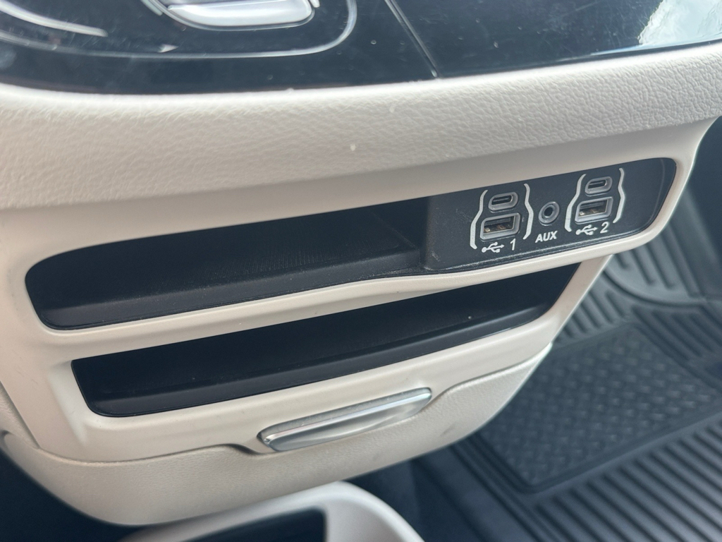 2023 Chrysler Pacifica image 25