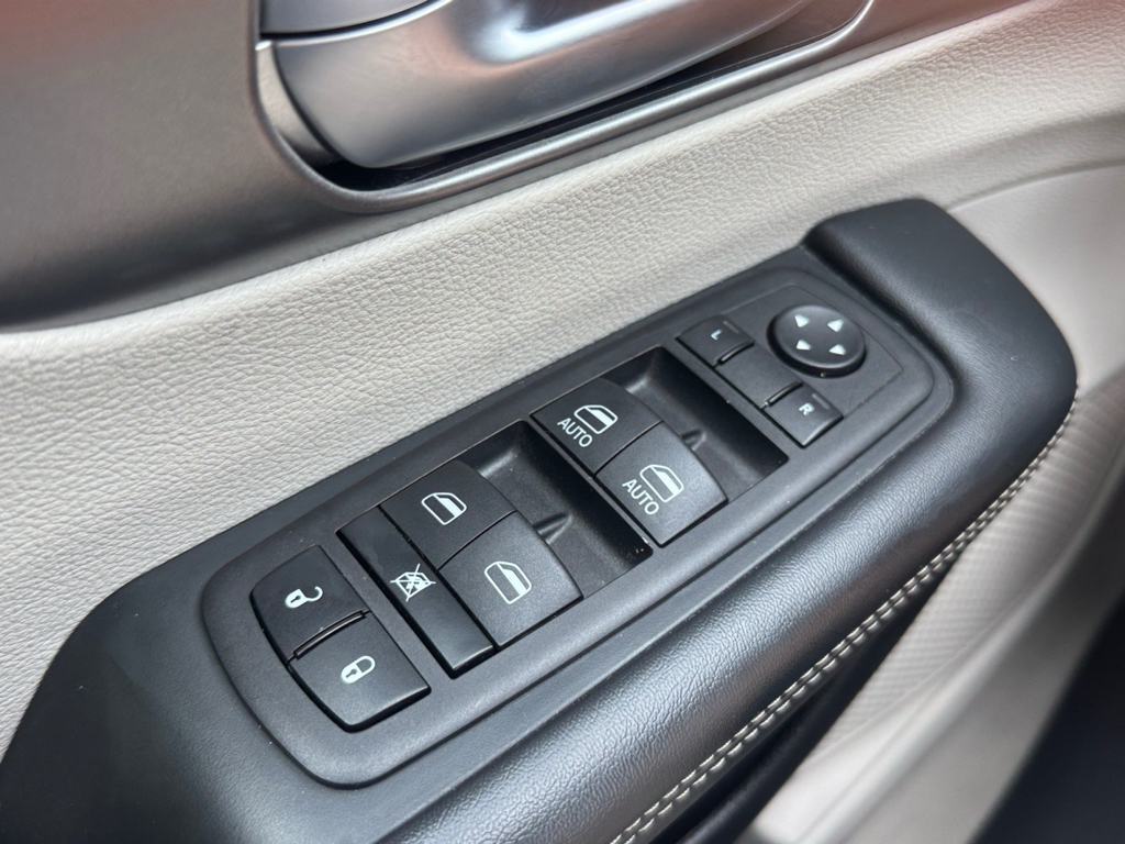 2023 Chrysler Pacifica image 15