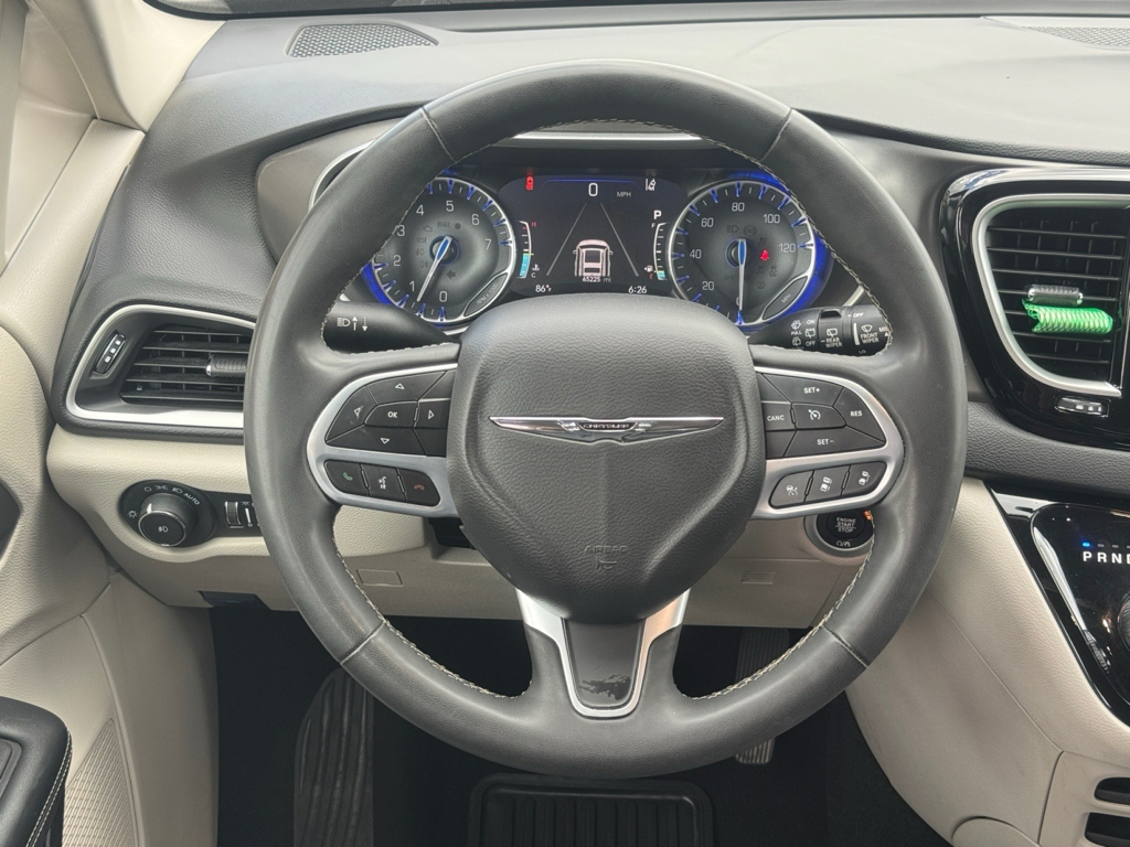 2023 Chrysler Pacifica image 16