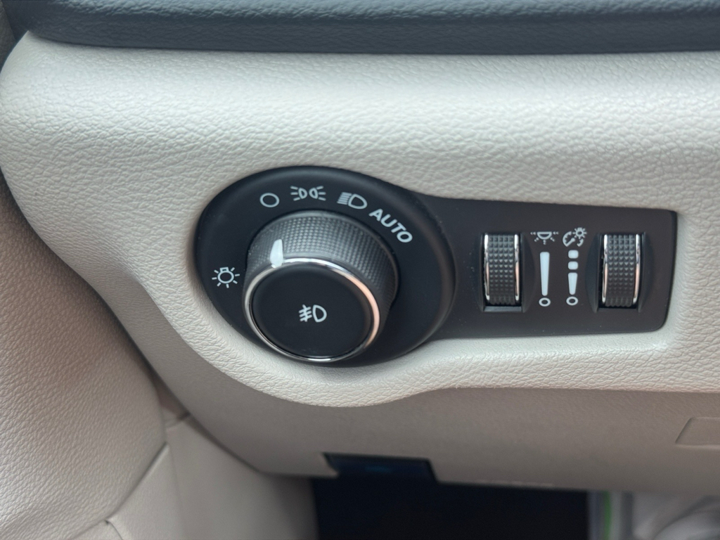 2023 Chrysler Pacifica image 20