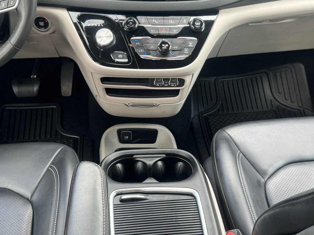 2023 Chrysler Pacifica image 17
