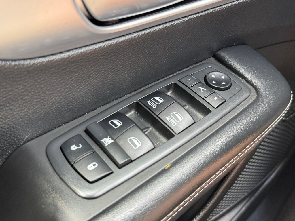 2019 Chrysler Pacifica image 15