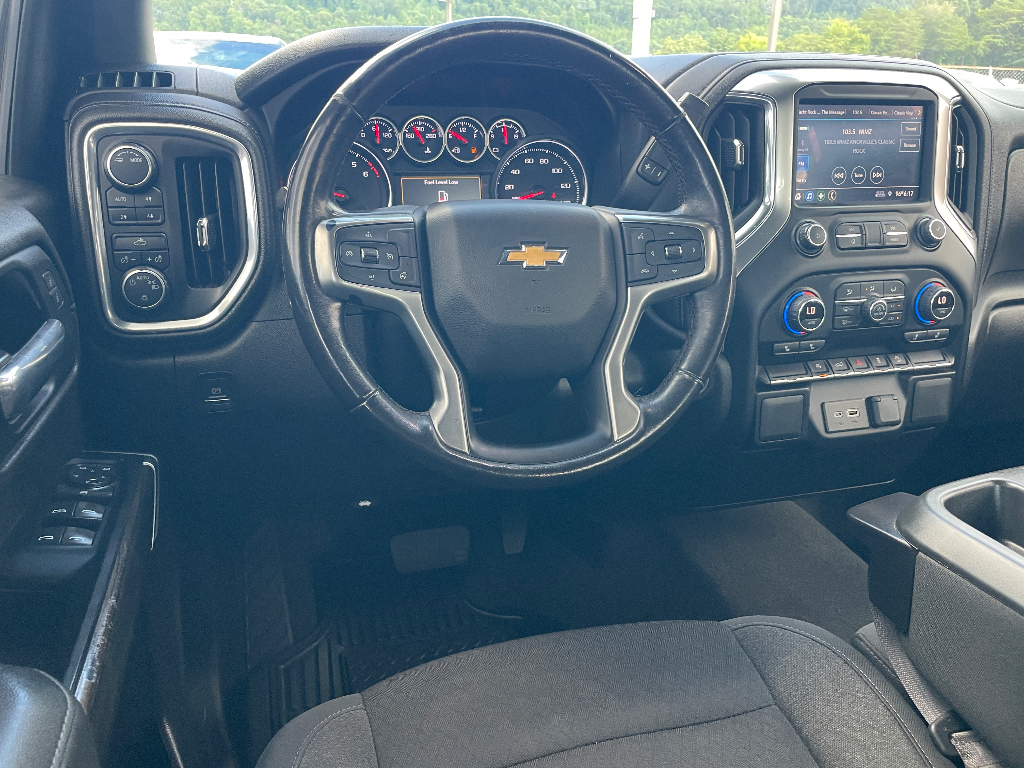 2022 Chevrolet Silverado image 2