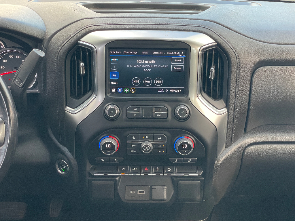 2022 Chevrolet Silverado image 8