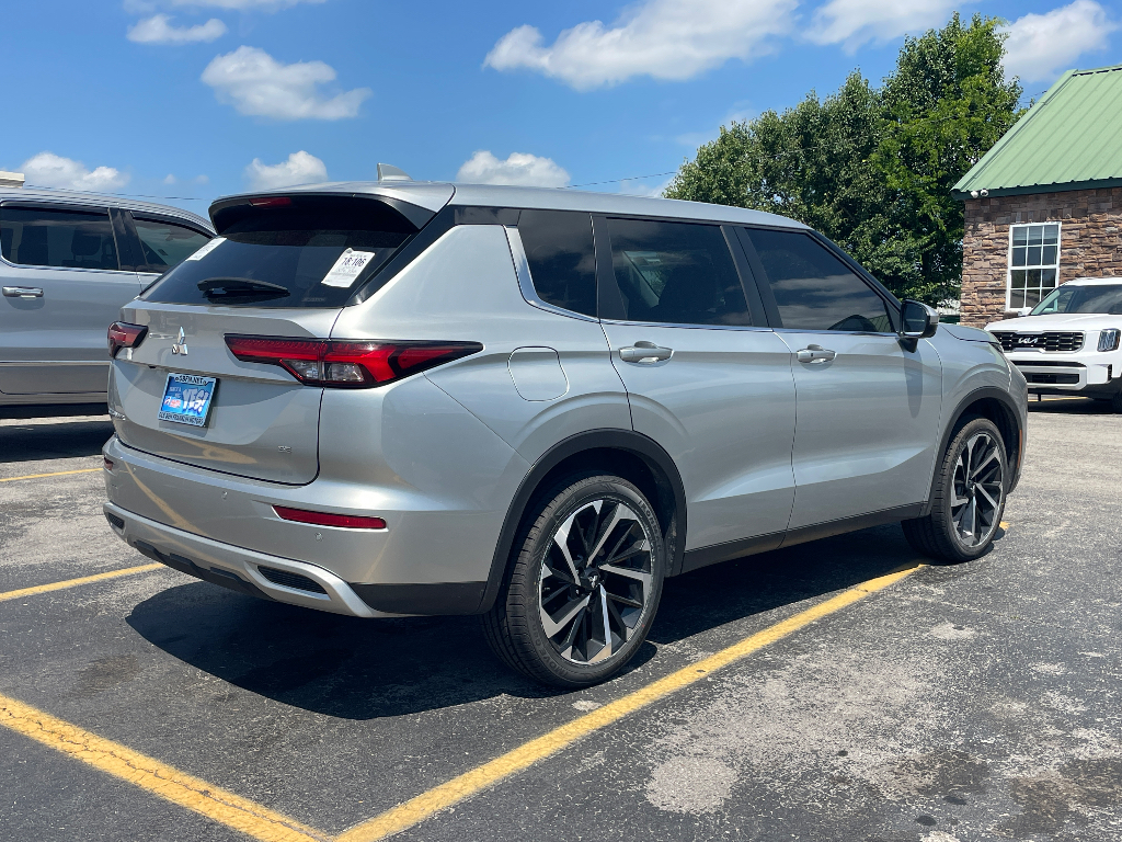 2023 Mitsubishi Outlander image 7