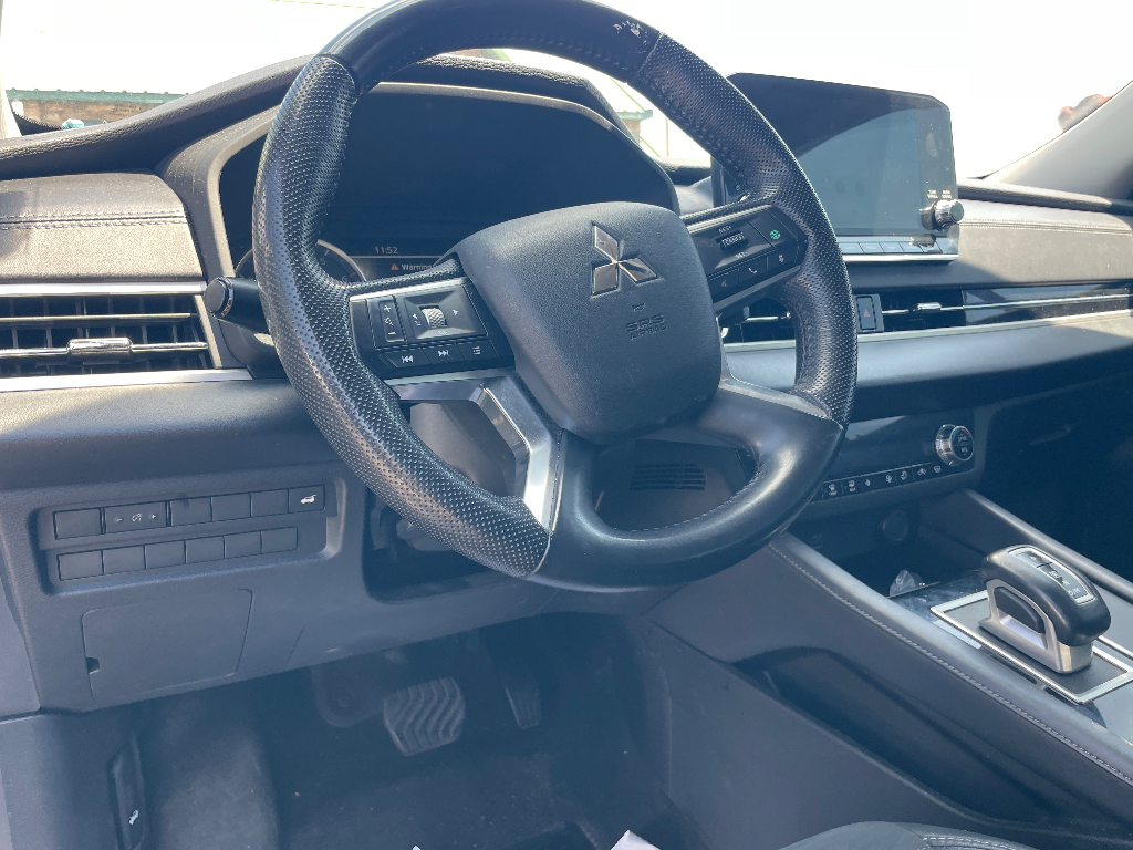 2023 Mitsubishi Outlander image 9