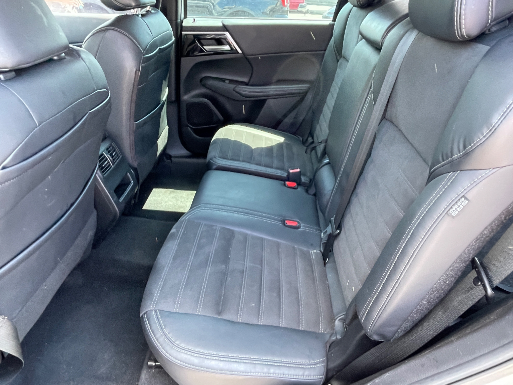 2023 Mitsubishi Outlander image 12