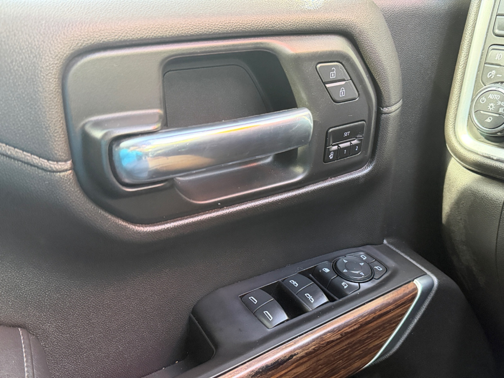 2020 Chevrolet Silverado image 18