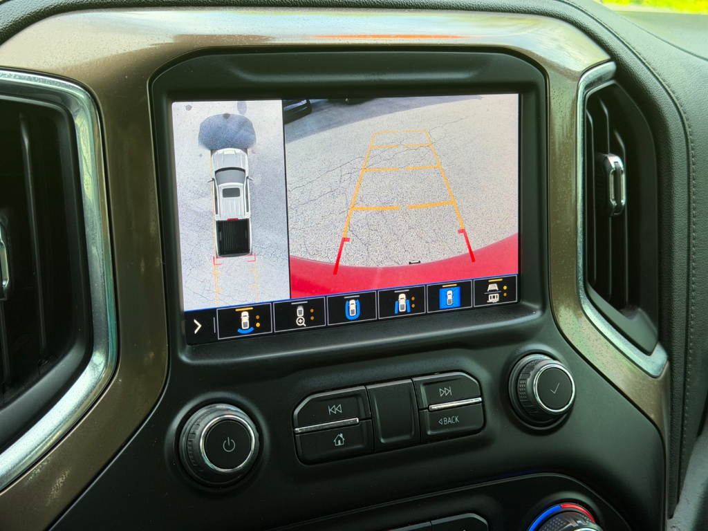 2020 Chevrolet Silverado image 24