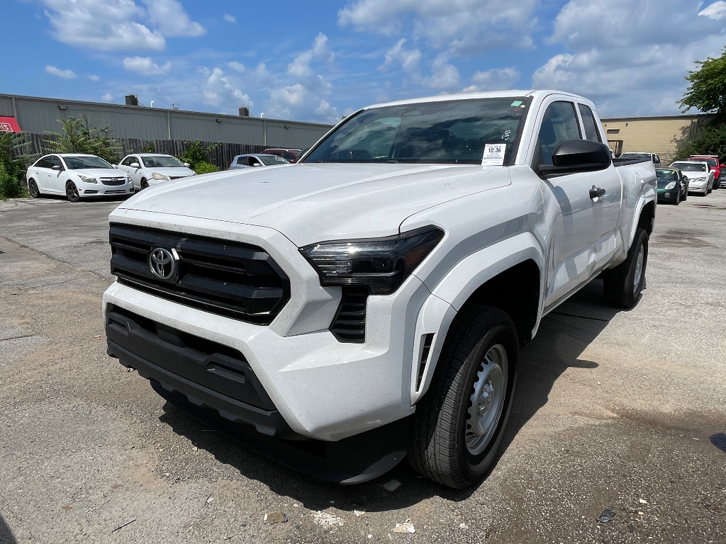 2024 Toyota Tacoma image 2