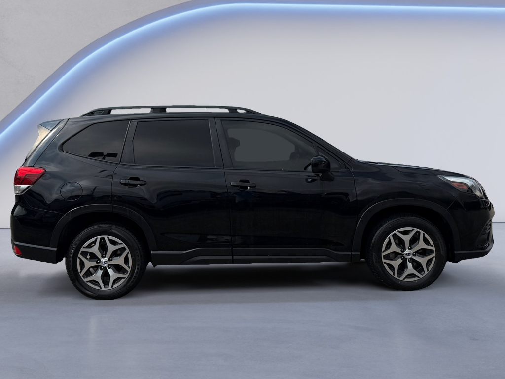2023 Subaru Forester image 2