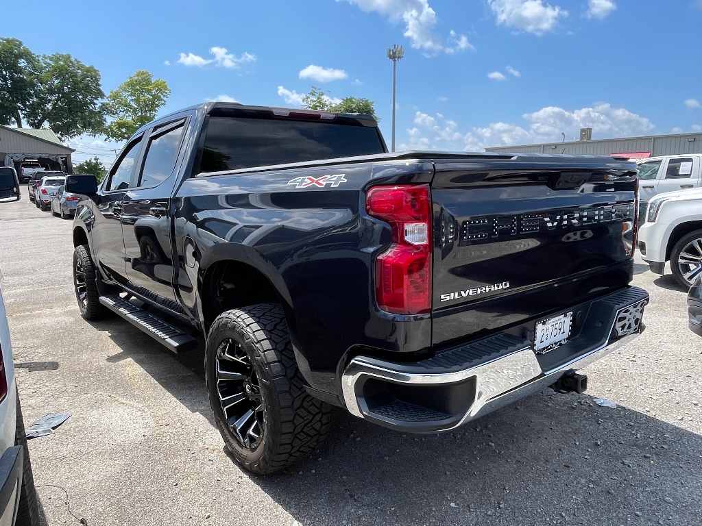 2023 Chevrolet Silverado image 4
