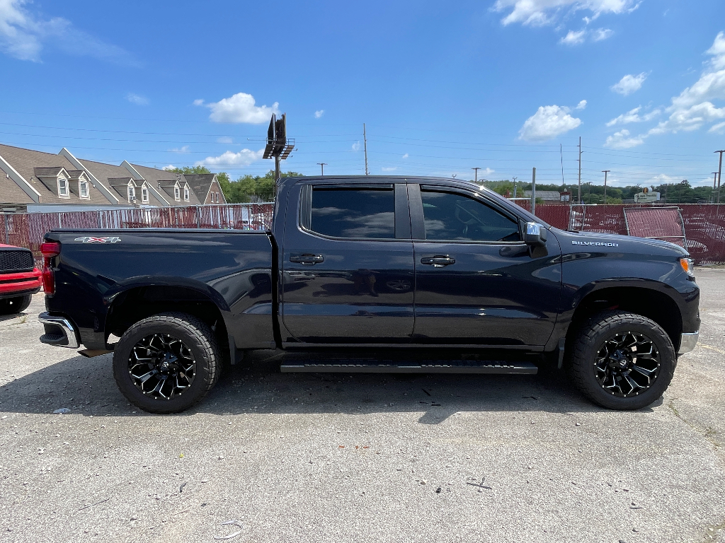 2023 Chevrolet Silverado image 7