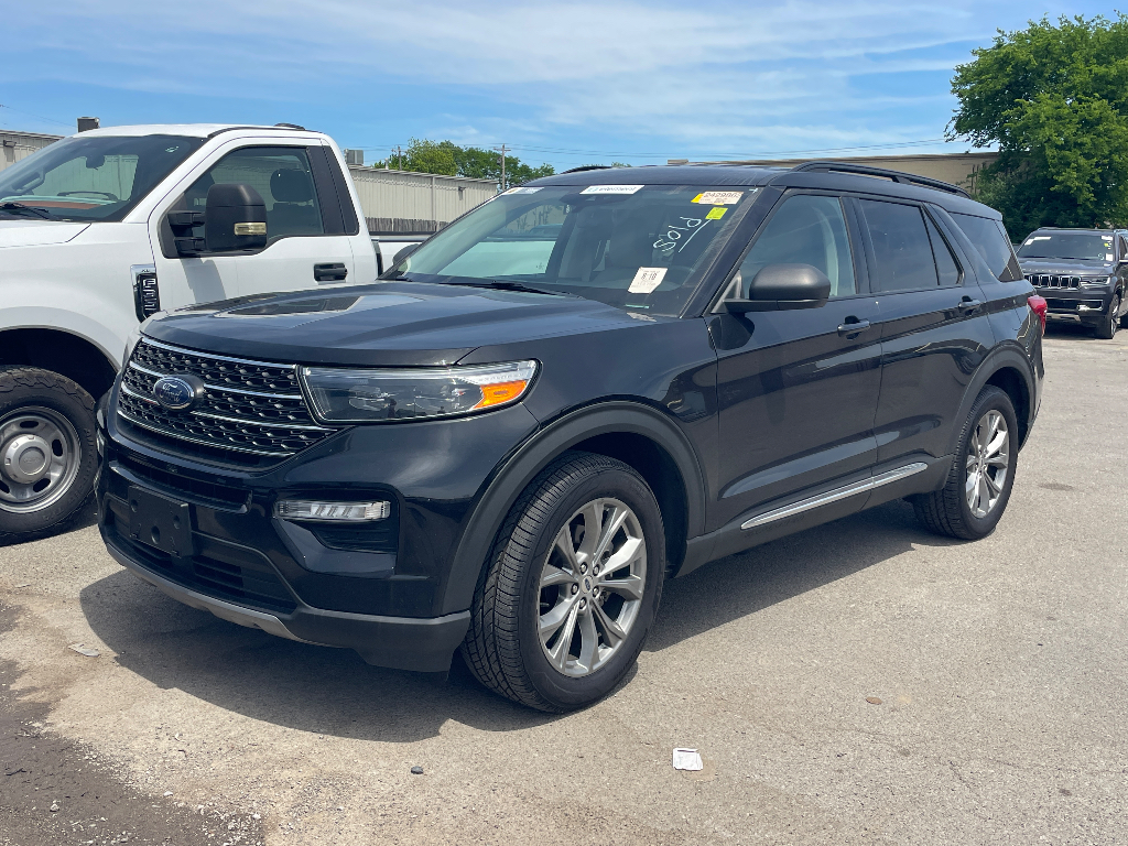 2022 Ford Explorer image 2