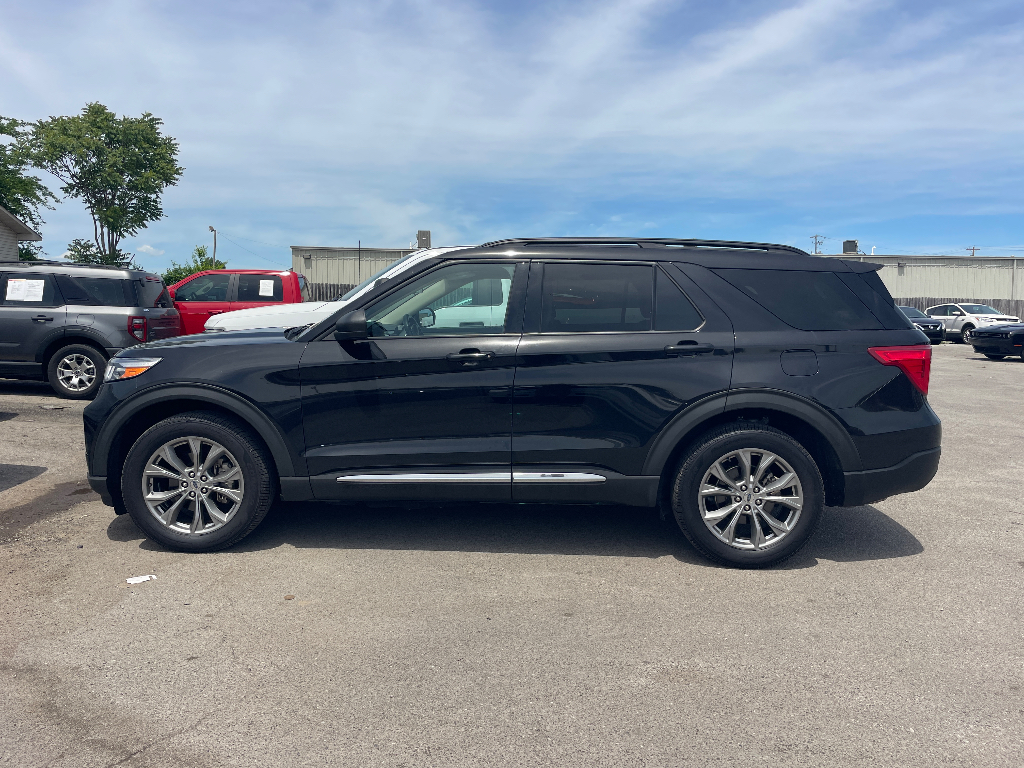 2022 Ford Explorer image 3