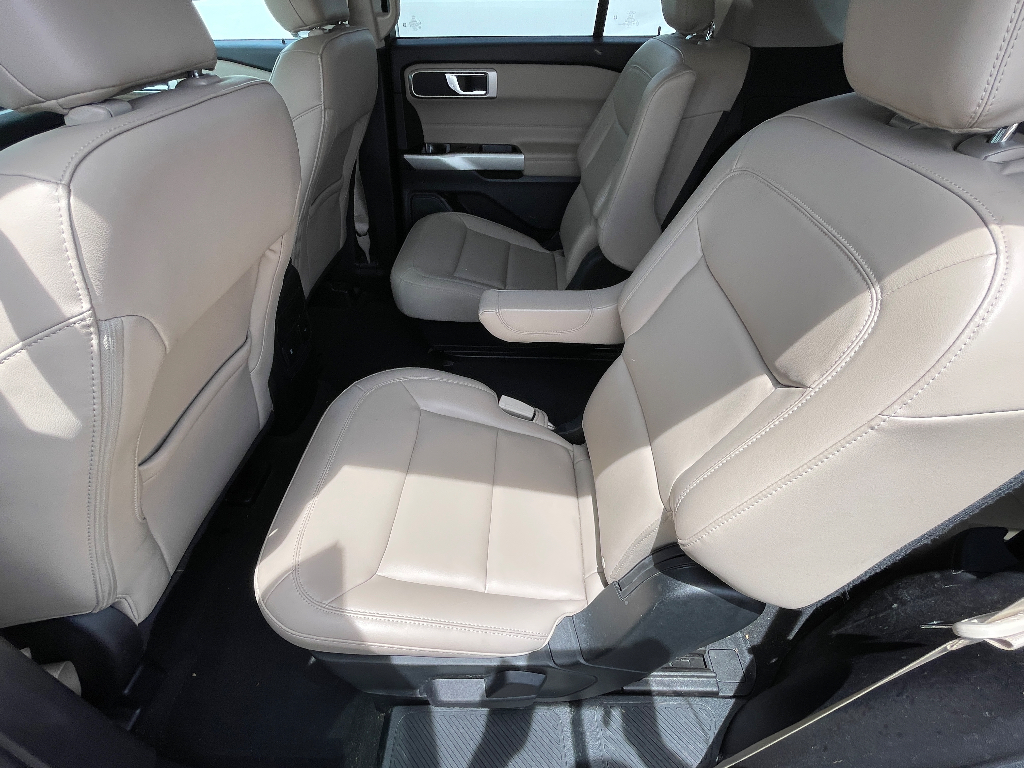 2022 Ford Explorer image 9