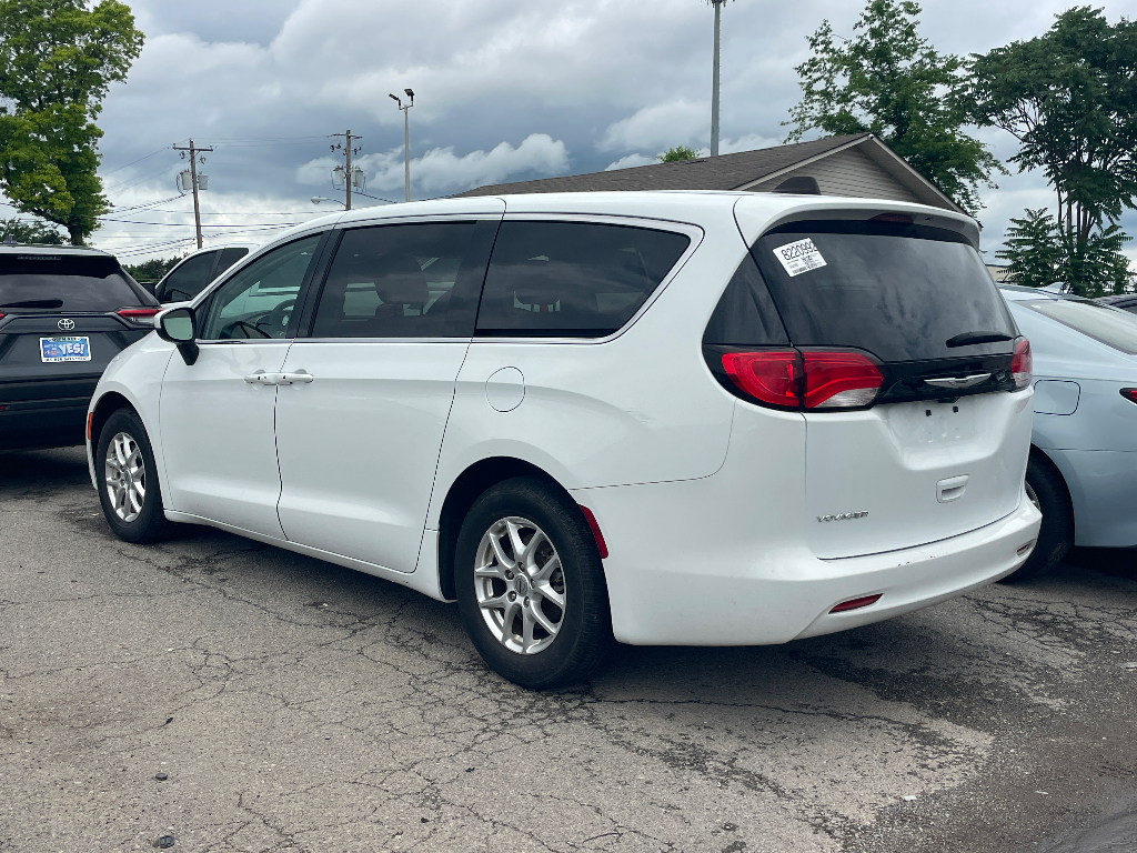 2023 Chrysler Voyager image 4