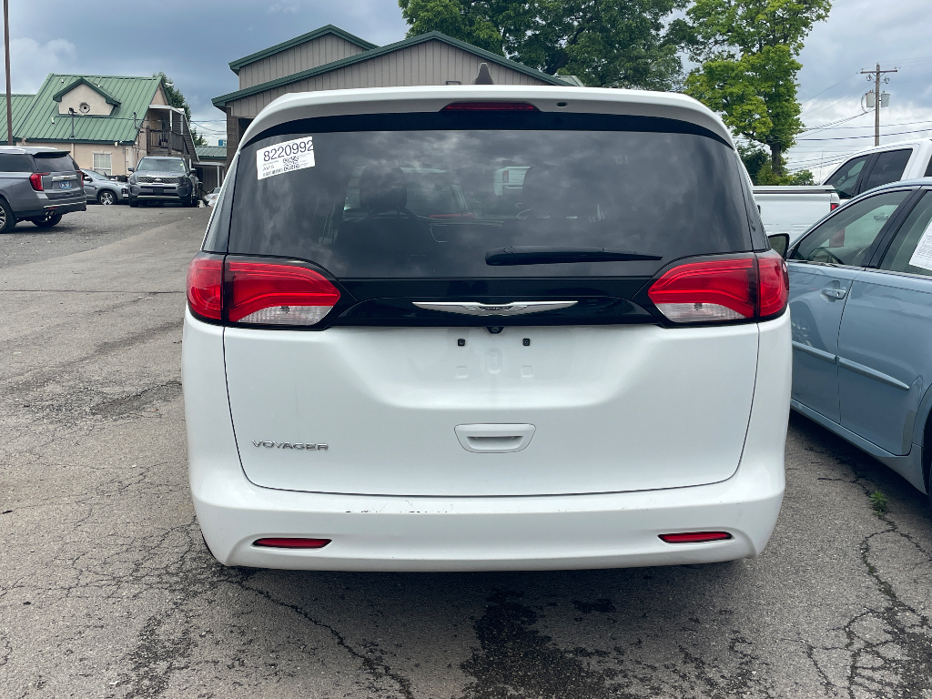 2023 Chrysler Voyager image 5
