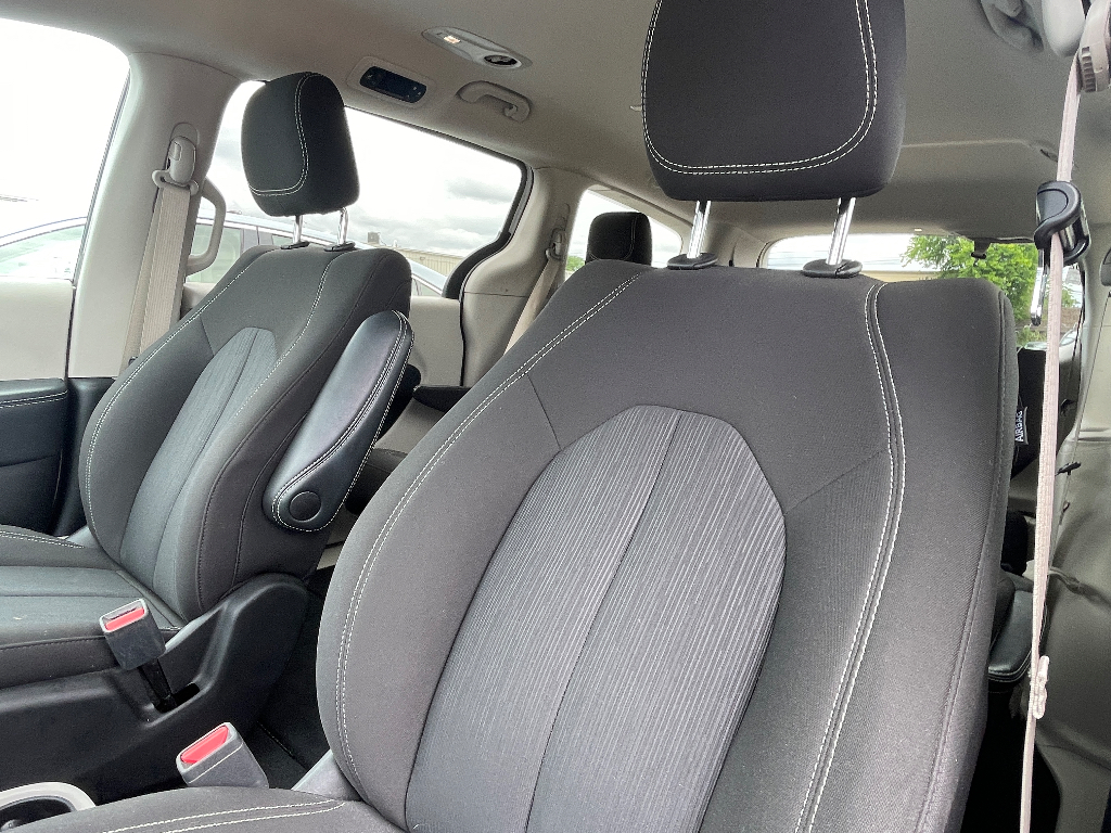 2023 Chrysler Voyager image 9