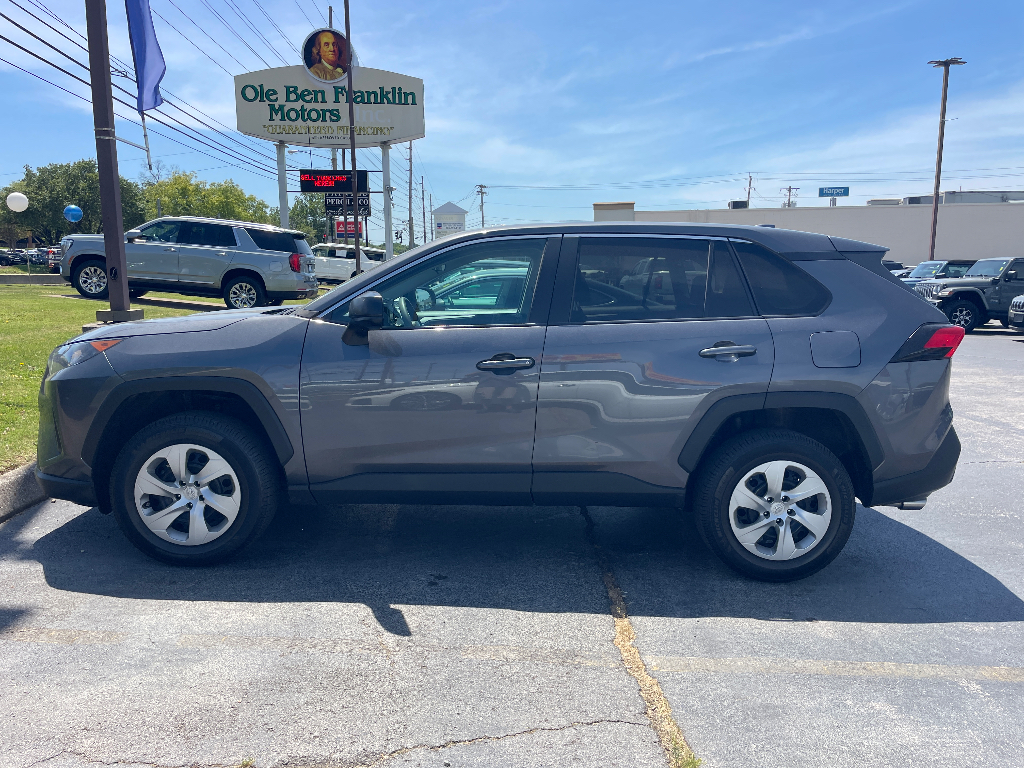 2022 Toyota RAV4 image 4