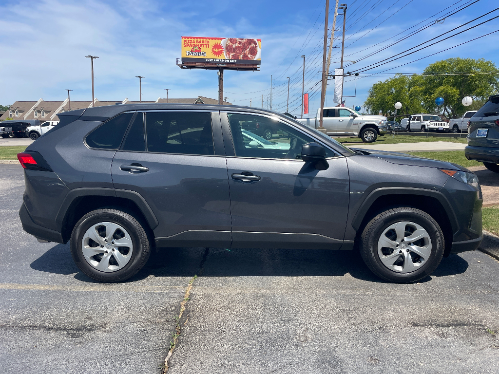 2022 Toyota RAV4 image 8