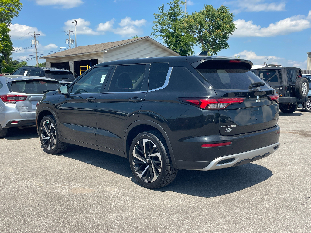 2023 Mitsubishi Outlander image 4
