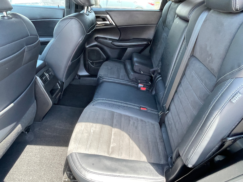 2023 Mitsubishi Outlander image 10