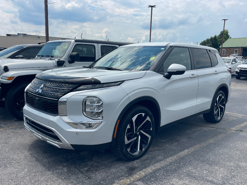2022 Mitsubishi Outlander image 3
