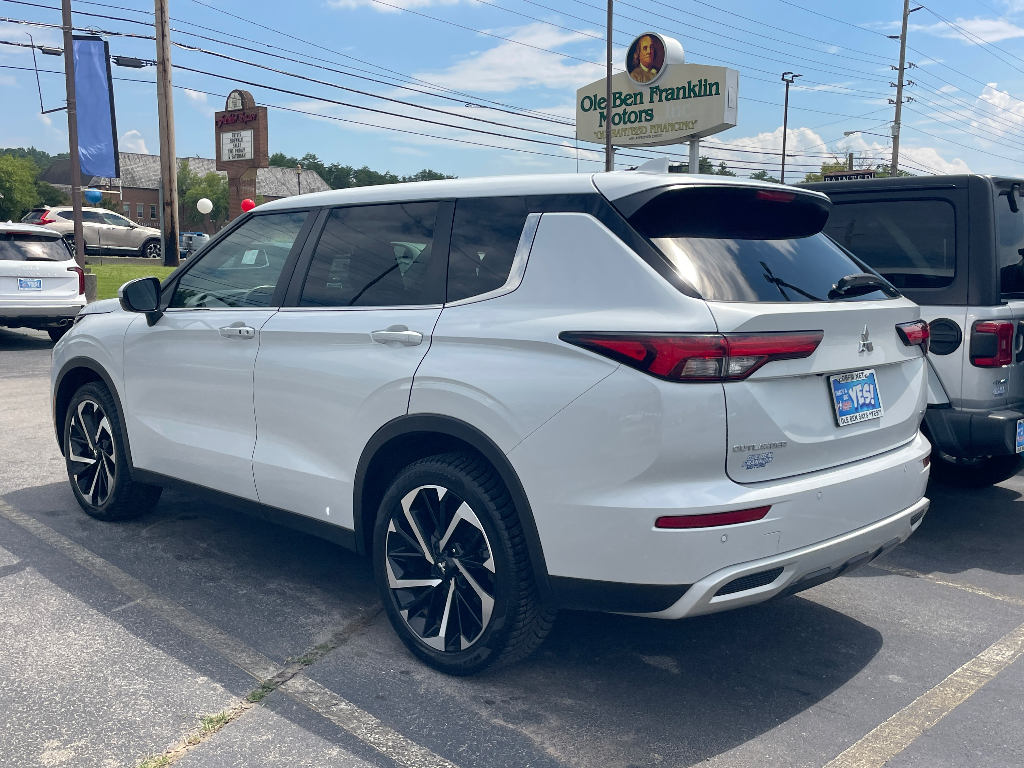 2022 Mitsubishi Outlander image 5