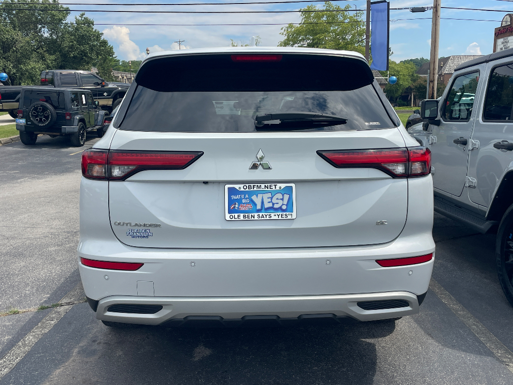 2022 Mitsubishi Outlander image 6