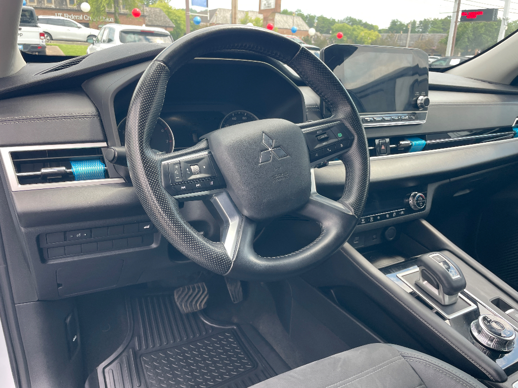 2022 Mitsubishi Outlander image 8