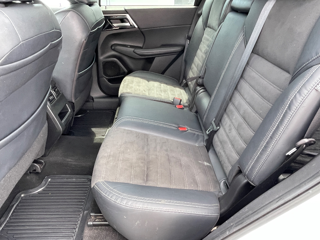 2022 Mitsubishi Outlander image 11