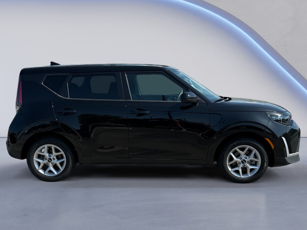 2025 Kia Soul image 2