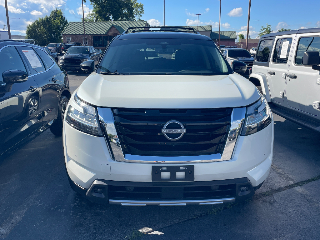 2023 Nissan Pathfinder image 2