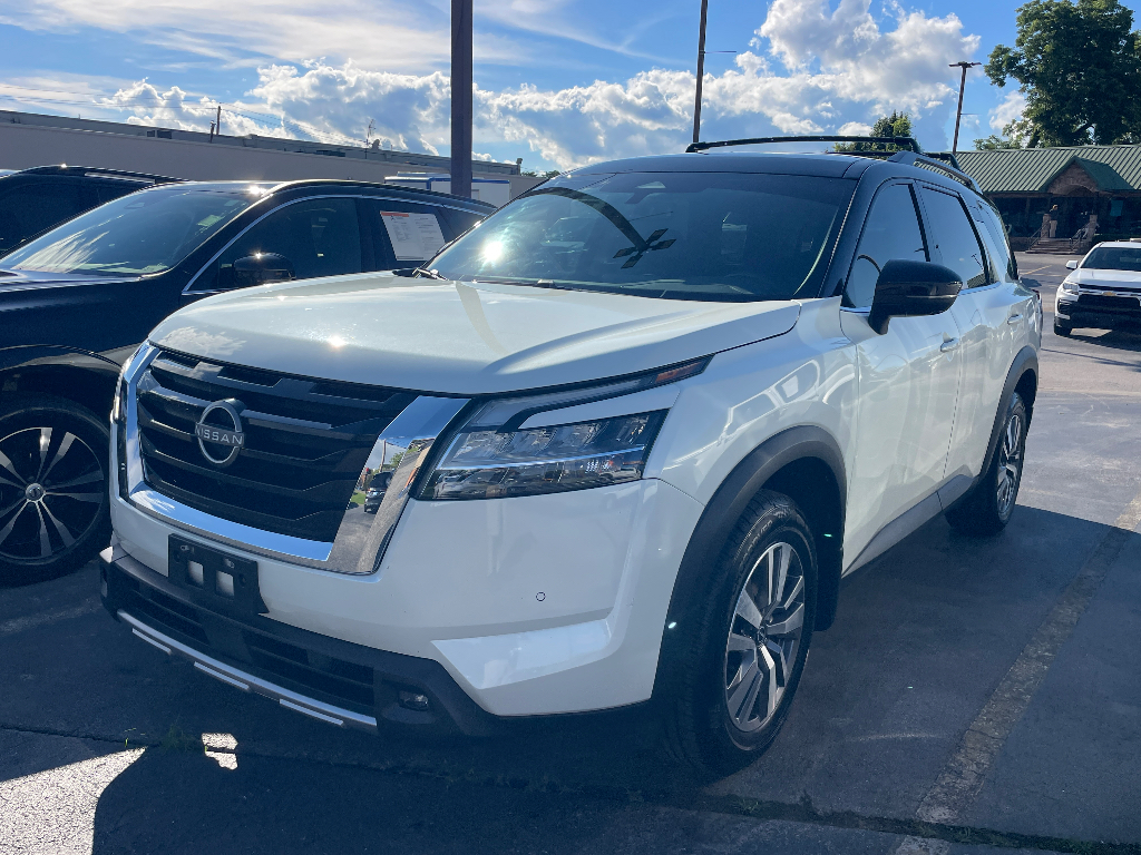 2023 Nissan Pathfinder image 3