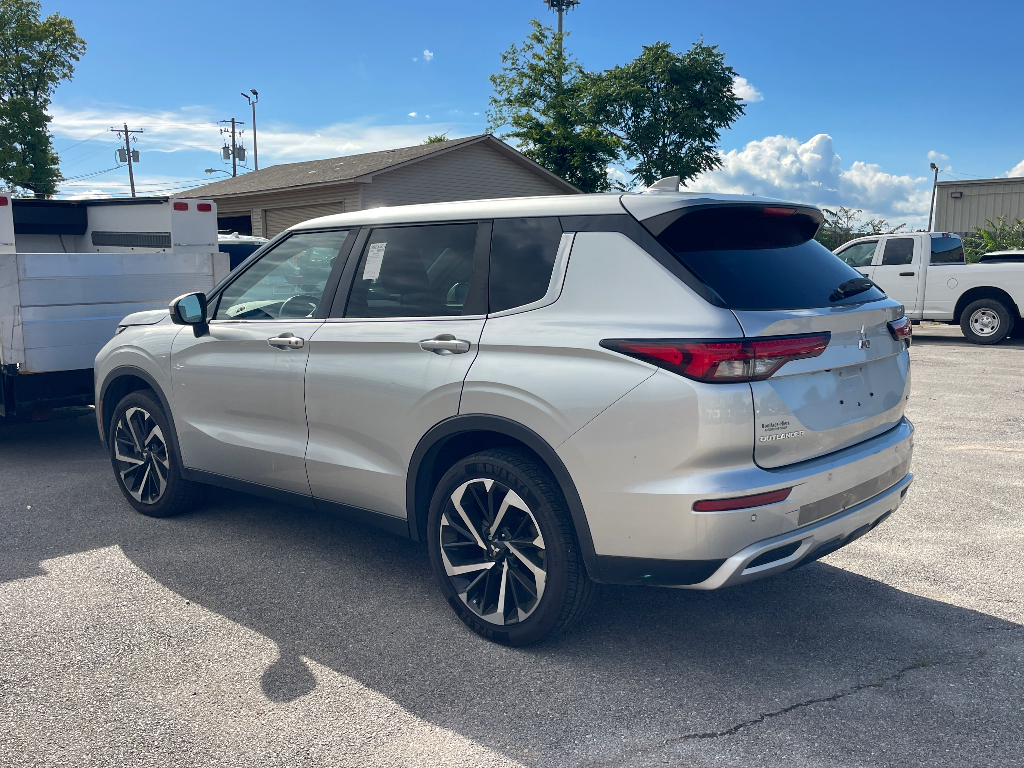 2023 Mitsubishi Outlander image 4