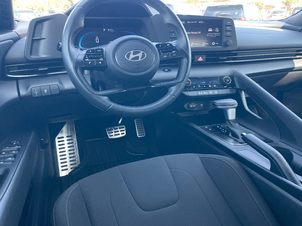 2025 Hyundai Elantra image 2