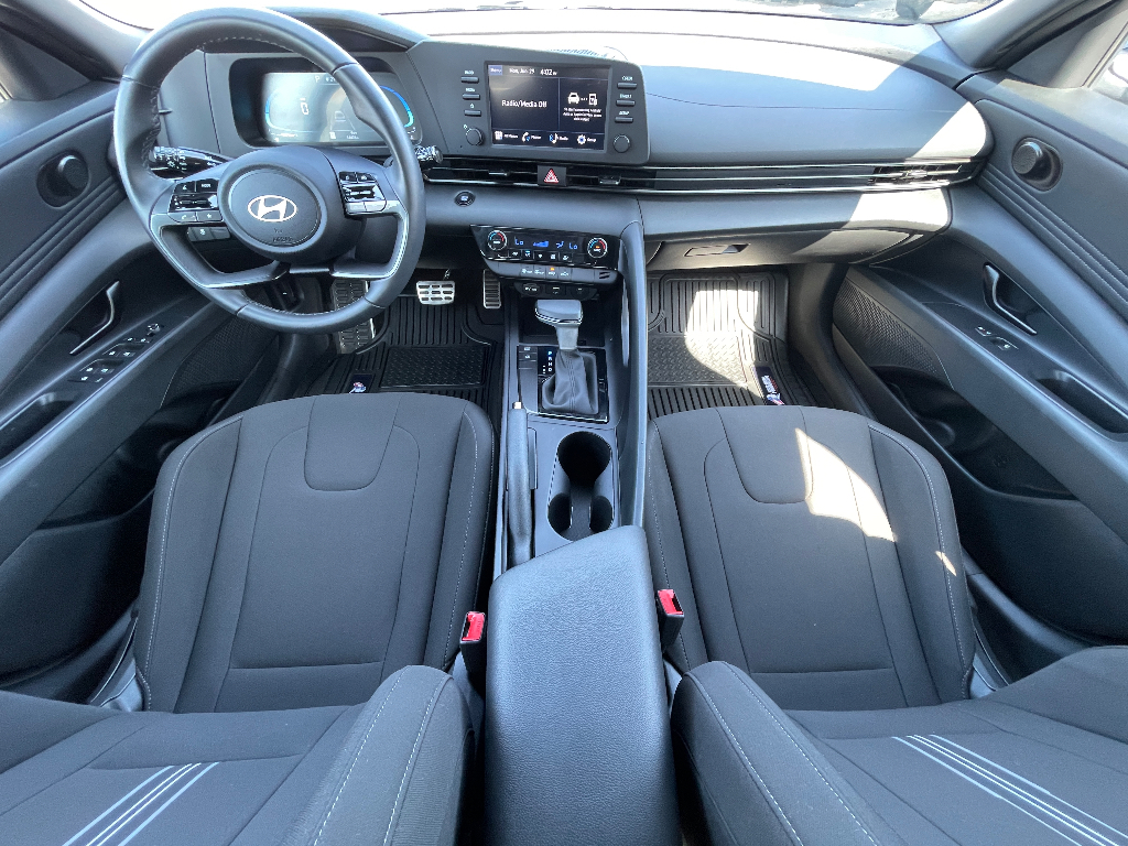 2025 Hyundai Elantra image 3