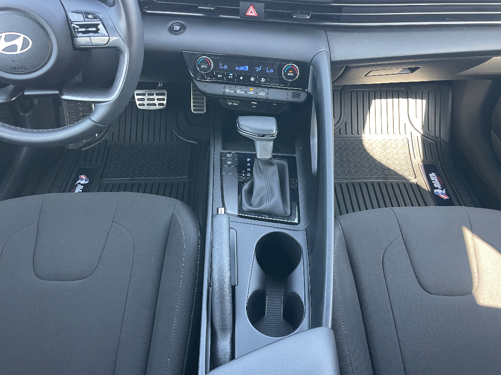 2025 Hyundai Elantra image 9
