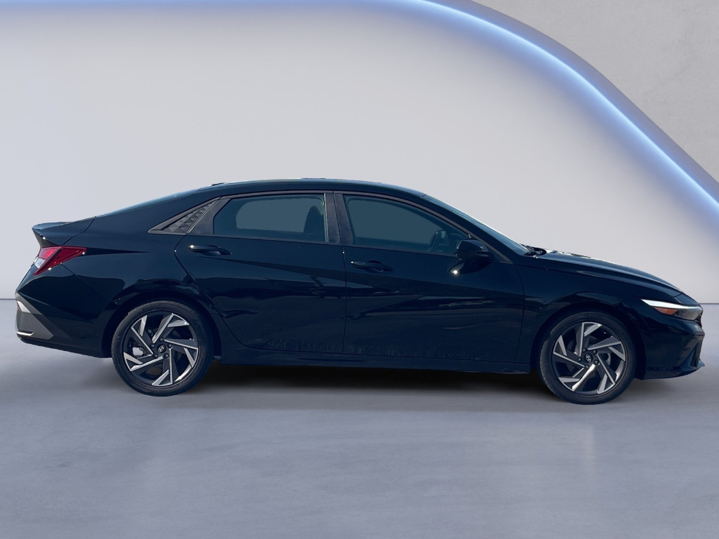 2025 Hyundai Elantra image 17