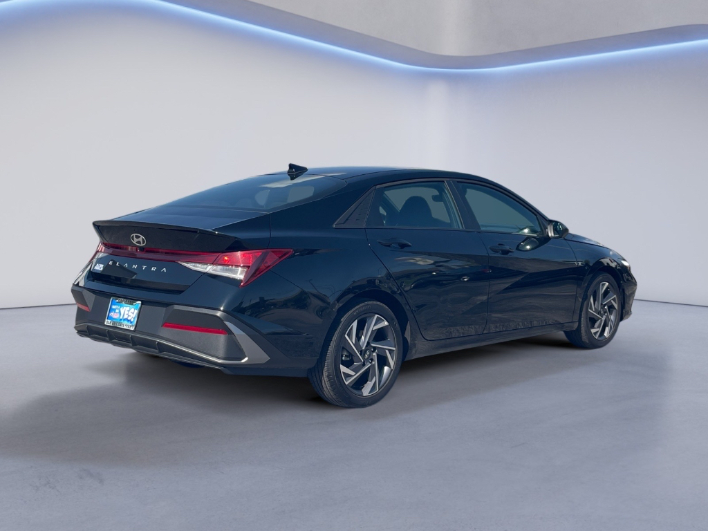 2025 Hyundai Elantra image 18