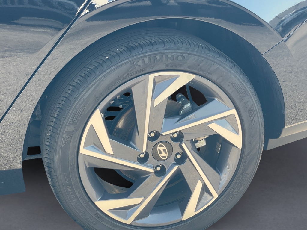 2025 Hyundai Elantra image 24