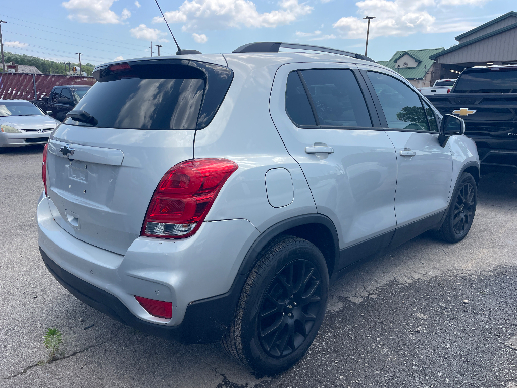 2022 Chevrolet Trax image 2