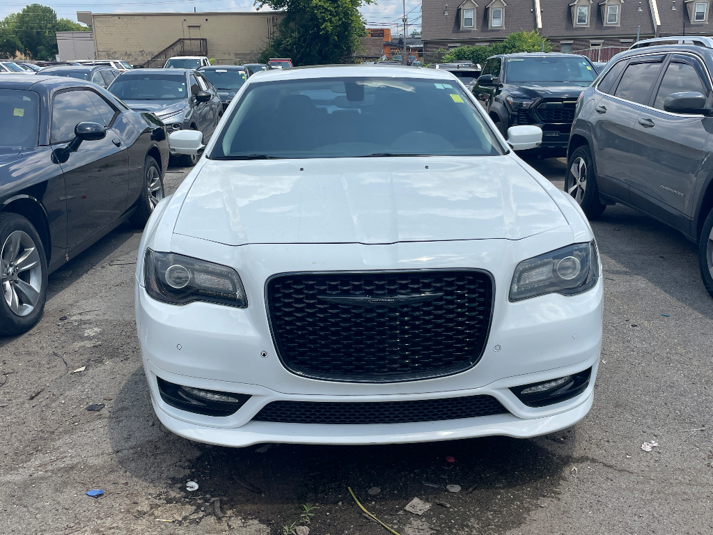 2023 Chrysler 300 image 2