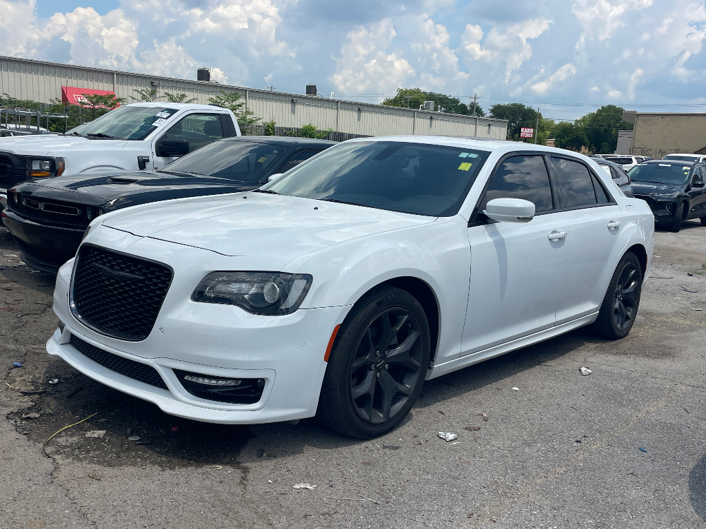 2023 Chrysler 300 image 3