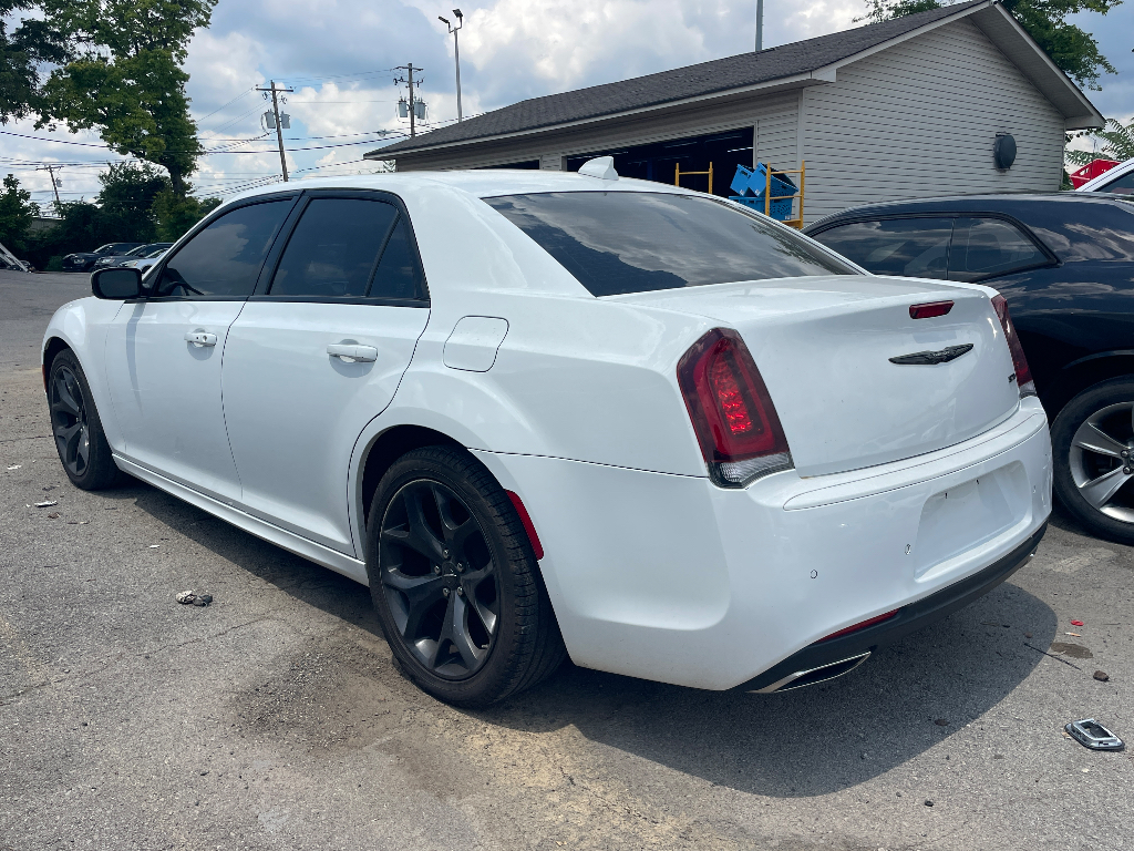 2023 Chrysler 300 image 4