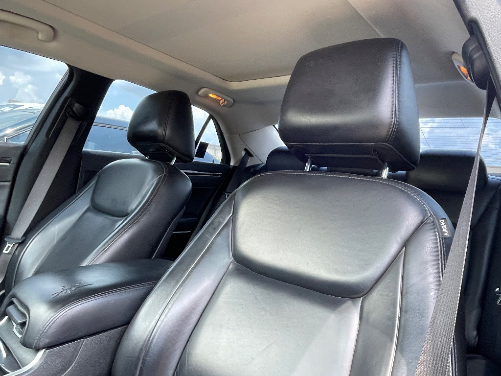 2023 Chrysler 300 image 9