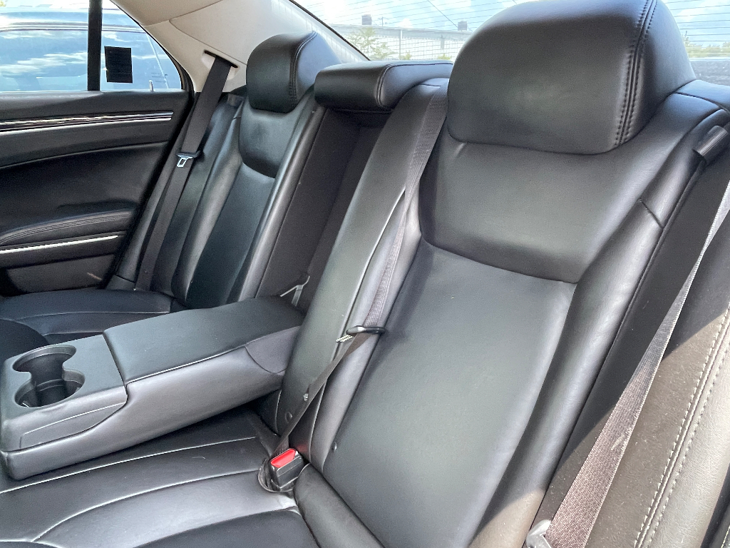 2023 Chrysler 300 image 10