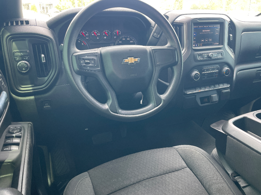 2022 Chevrolet Silverado image 2