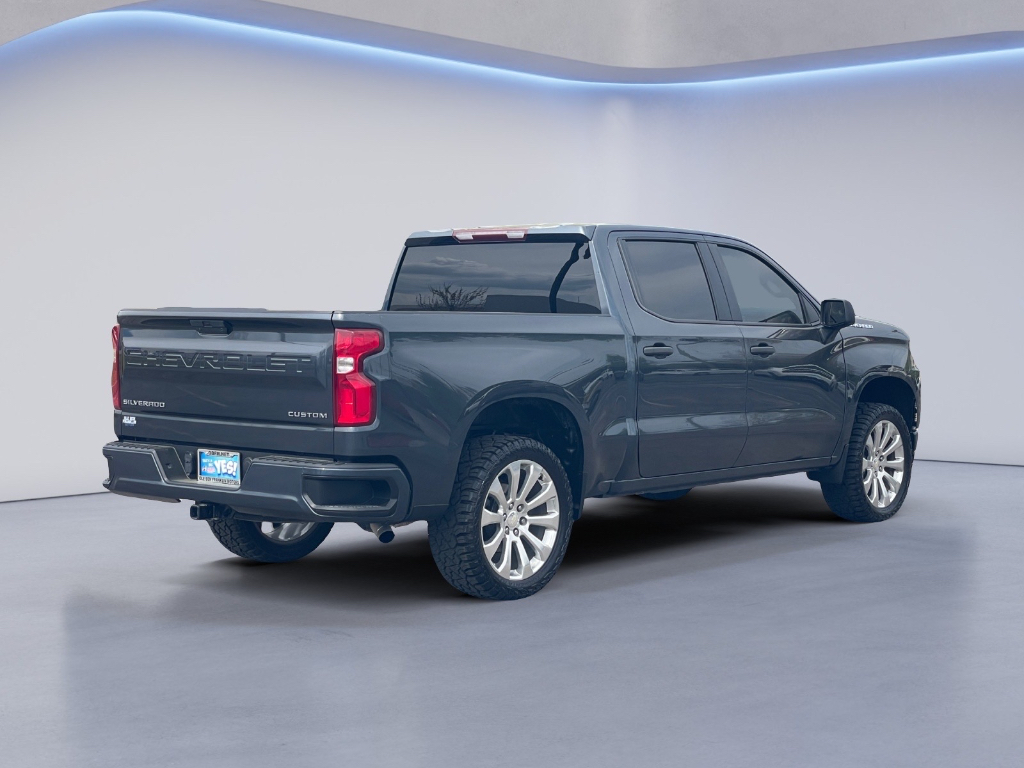 2022 Chevrolet Silverado image 16